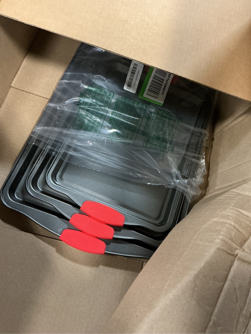 Condition photo showing Good Condition for nutrichef 3-piece nonstick kitchen oven baking pans - premium & stylish non-stick steel, commercial grade restaurant quality metal bakeware with red silicone handles - easy to clean, ncsbs3s 3-piece set