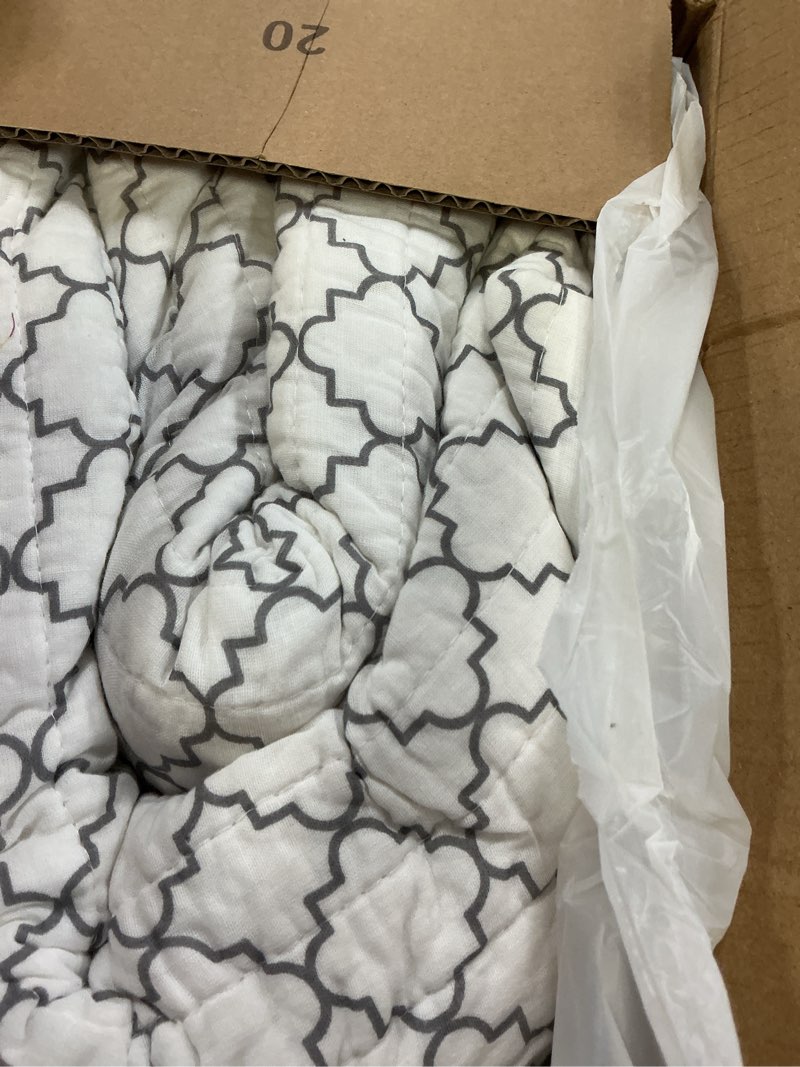 Condition photo showing Good Condition for levtex home pisa reversible full/queen quilt set (88x92in) with 2 pillow shams (26x20in) - floral peacock - grey, taupe - 100% cotton full/queen size quilt bedding set - lightweight, soft, pre-washed quilt full/queen