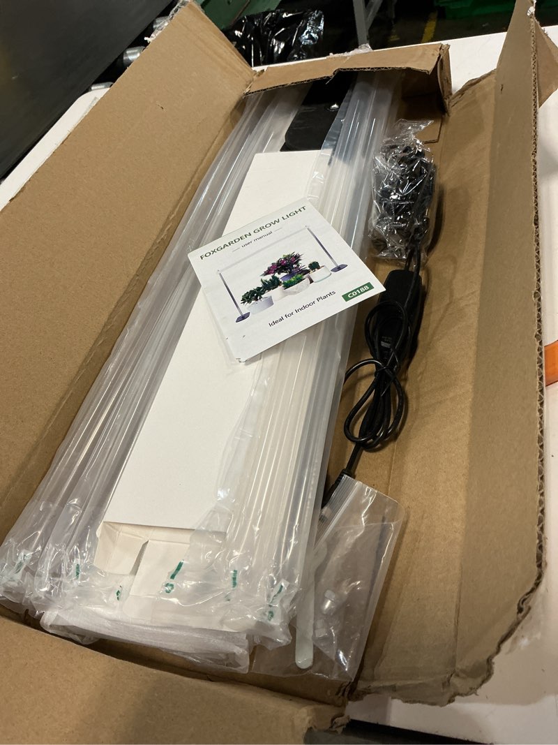 Condition photo showing New/Like New for foxgarden grow light stand, advanced led plant growth lighting with 4/8/12h timer, 6 dimming options, and adjustable height - optimal for indoor plants in seedlings, vegetative, and flowering phases