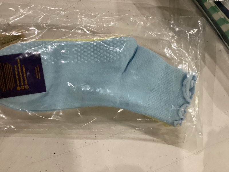 Condition photo showing Good Condition for hold for three ruffle socks
