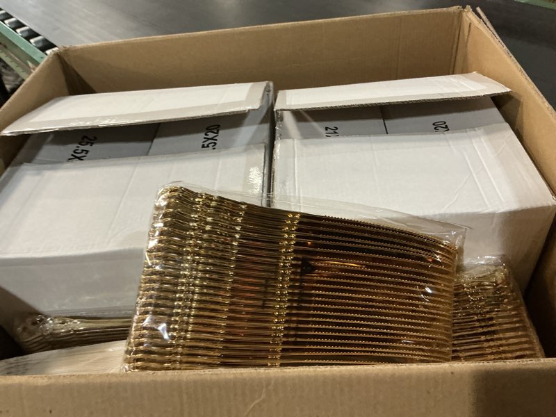 Condition photo showing Good Condition for YOUBET 700PCS Gold Plastic Dinnerware Set - White and Gold Disposable Plates for 100 Guest - 200 Disposable Plates, 300 Heavy Duty Plastic Silverware, 100 Cups,100 Napkins for Wedding