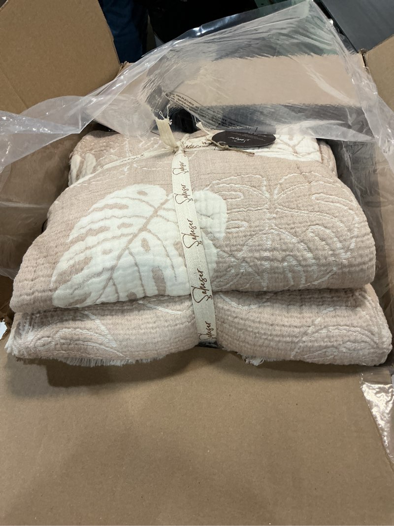 Condition photo showing Good Condition for Saheser Home - 6 Layer Muslin Blanket King Size for Adults - 100% Cotton Muslin Bedspread, Weighted 