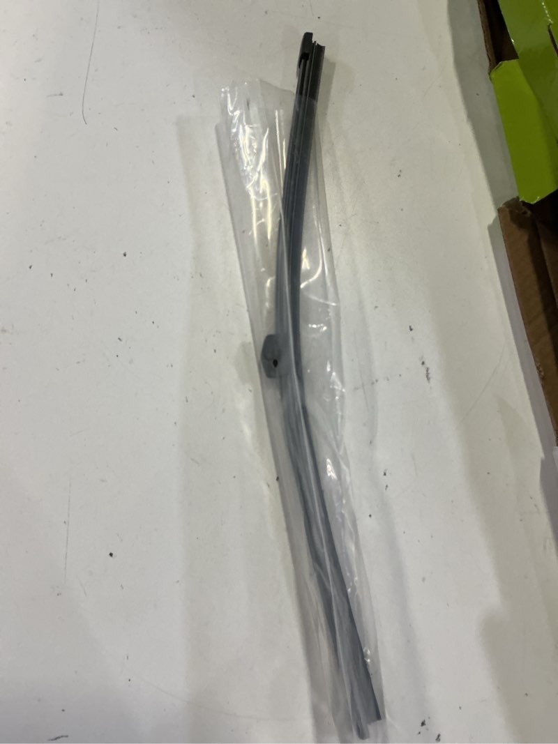 Condition photo showing Good Condition for 3pcs for mercedes benz gle350 gle450 gle53 gle580 gle63 gls450 gls580 2020-2024, original equipment automotive replacement windshield wiper blades for my car- 26"/22"/13" (without washer nozzle) 26+22+13