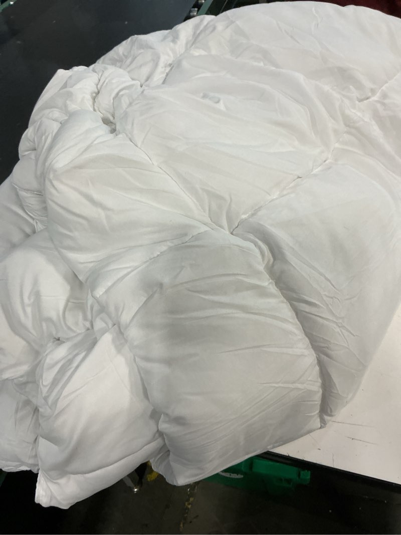 Condition photo showing As Is for accuratex duvet insert super king comforter 120x120- fluffy down alternative fill hotel collection comforter,lightweight soft all season duvet insert with corner tabs - machine washable,white white super king