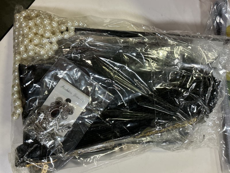Condition photo showing Good Condition for 1920s Flapper Accessories Set for Women, 7pcs Roaring 20s Accessories 1920s Accessories for Gatsby Including Fringed Evening Cape Scarf, Long Satin Gloves, Headband, Pearl Necklace, Earrings