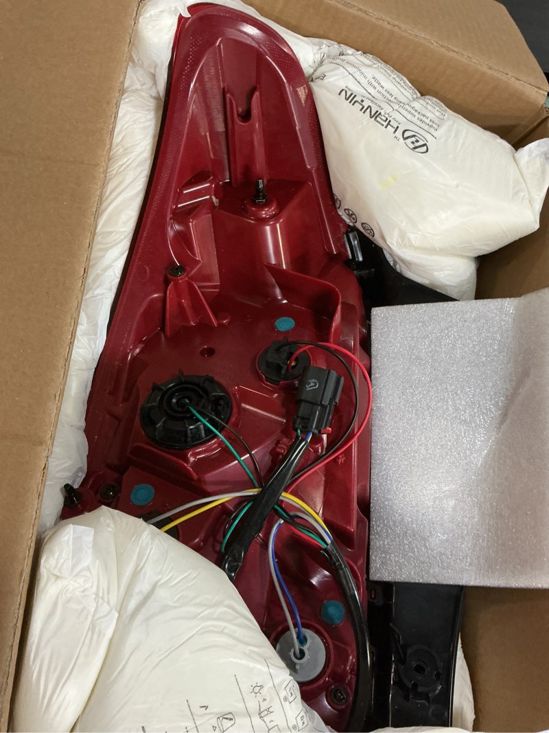 Condition photo showing Good Condition for Huray Right LED Tail Light Fit for Chevy Trax 2017-2022 RH Taillight Back lamp Rear Brake Lamp Assembly OE Style Replacement for GM2801298 (Passenger Side) RH(Passenger Side)