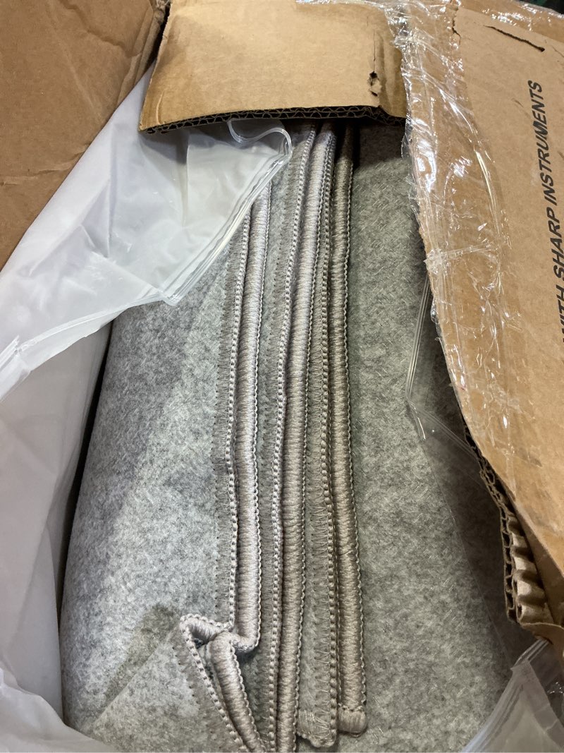 Condition photo showing Good Condition for valenrug washable rugs 8x10 - non slip 8x10 area rugs for living room, stain resistant area rugs for bedroom, foldable machine washable area rug(8'x10', black) 09-black 8' x 10' (rectangular)