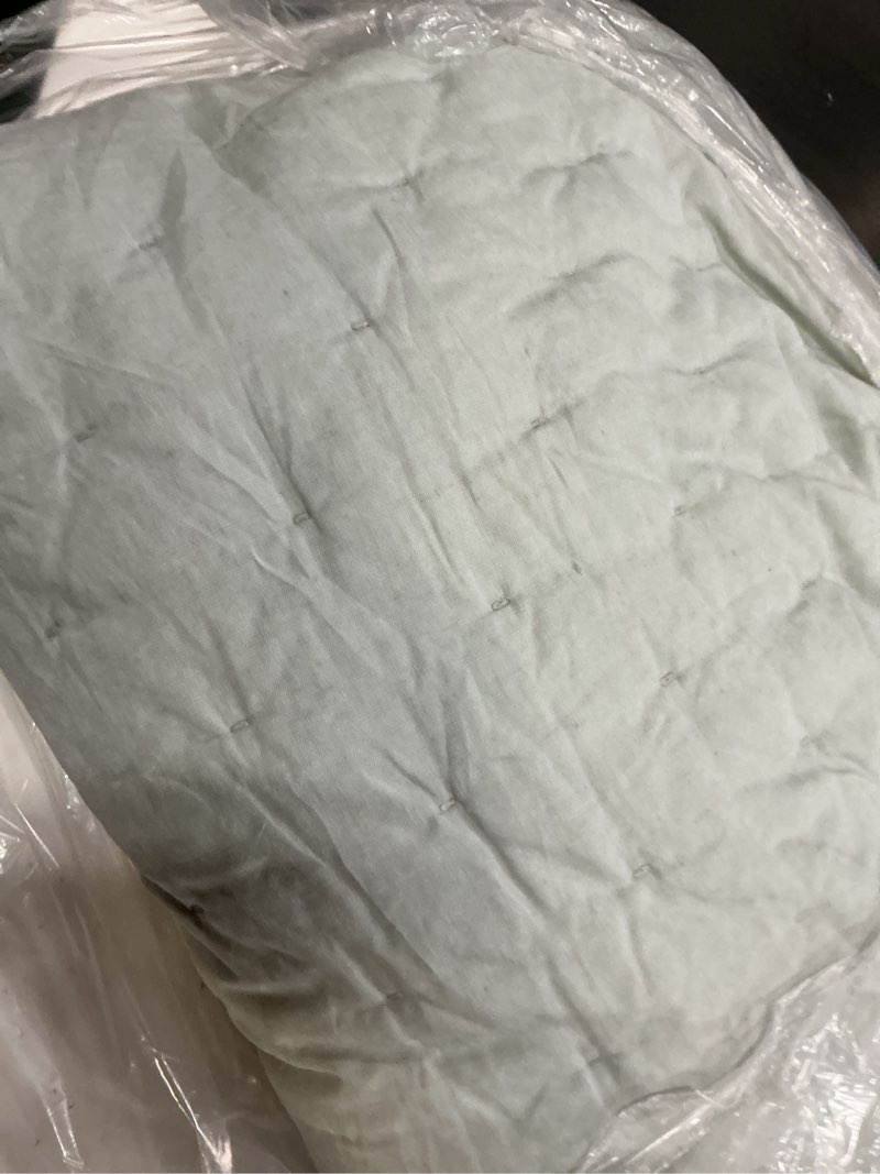 Condition photo showing Good Condition for european linen dream quilt, full/queen, mist
