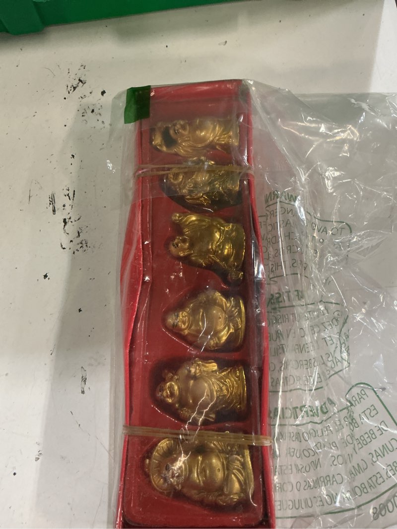 Condition photo showing Good Condition for brabud 2'' golden laughing buddha figurines with red lips good gift and collection set of 6 (2'' gilt) 2'' resin red lips set