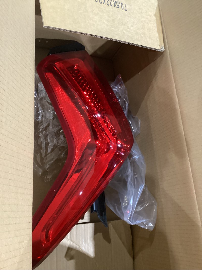 Condition photo showing Good Condition for wflnhb right side tail light assembly replacement for 2017-2021 xt5 passenger side rear brake lamp gm2805125