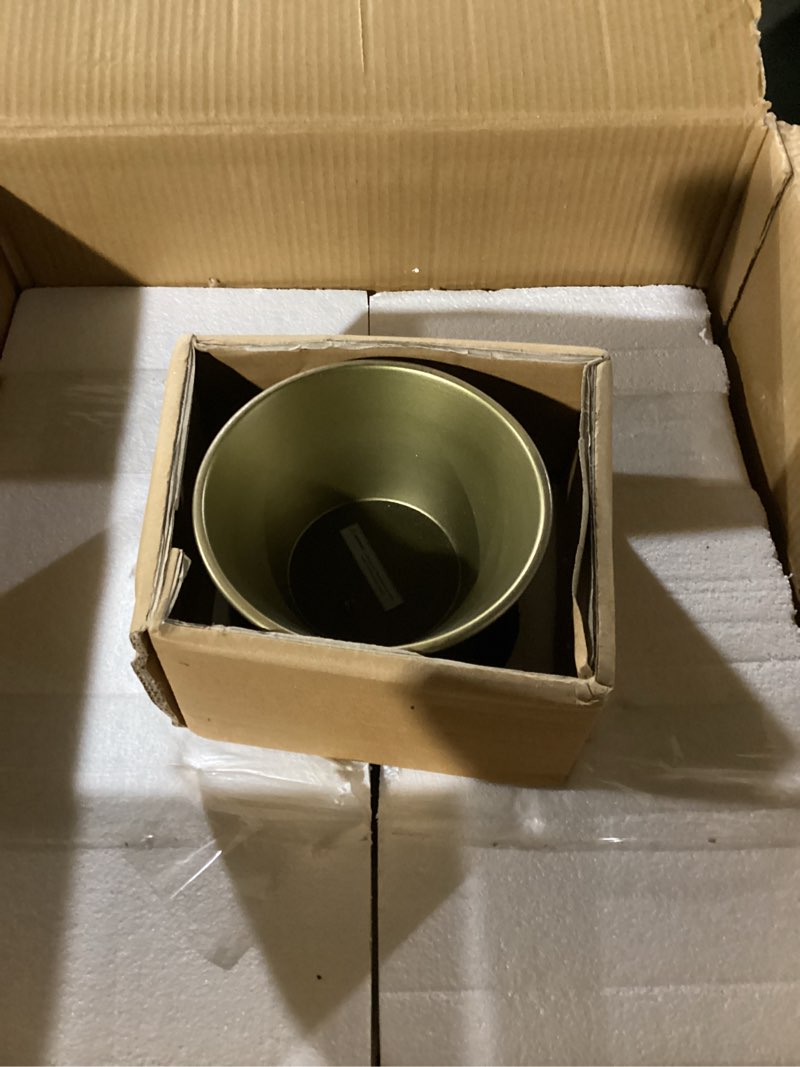Condition photo showing New/Like New for CosmoLiving by Cosmopolitan Ceramic Decorative Cake Stand Cake Plate with Gold Base, Stand 14" x 14" x 7", White 13.8" White
