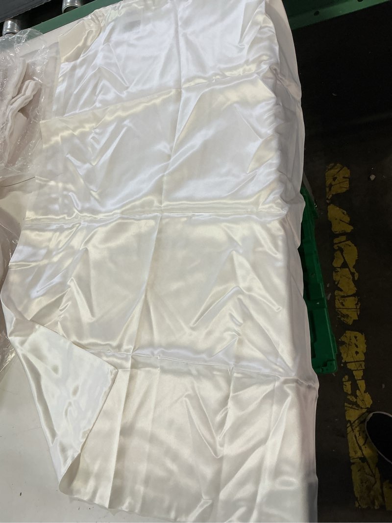Condition photo showing Good Condition for 100% mulberry silk pillowcase, queen, white