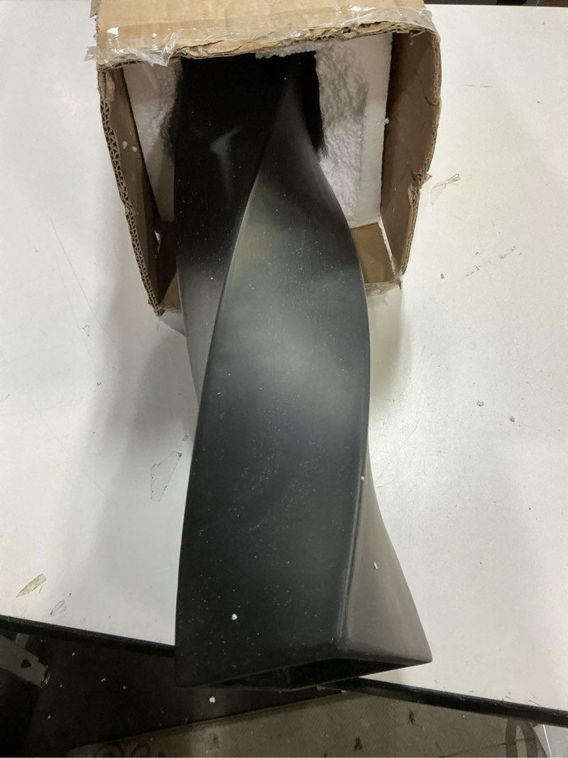 Condition photo showing Good Condition for Tall Black Resin Floor Vase - 23.6 Inch Modern Square Twist Vases for Home Decor, Large Decorative Vase for Dried Flowers, Pampas Grass, Centerpiece - Matte Finish Black 23.6 in