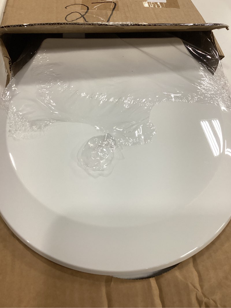 Condition photo showing Good Condition for american standard 5503b00b.020 transitional slow-close round front toilet seat, white modern