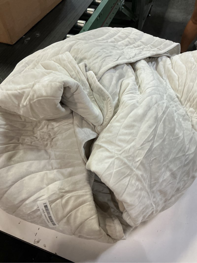 Condition photo showing As Is for Travan Luxury Velvet Quilt Set King Size, Ultra Soft Velvet Bedding Sets, Lightweight Quilted King Quilt Bedding Set, Oversized Bedspread Coverlet with 2 Shams for All Season, Cream White Cream White KING/CAL.KING (106"x98")