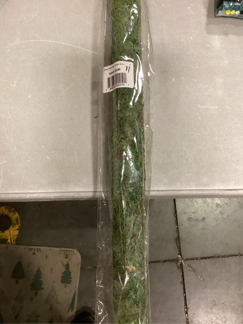 Condition photo showing New/Like New for Galapagos (22210) Mossy Perch for Aquarium, 24", Fresh Green