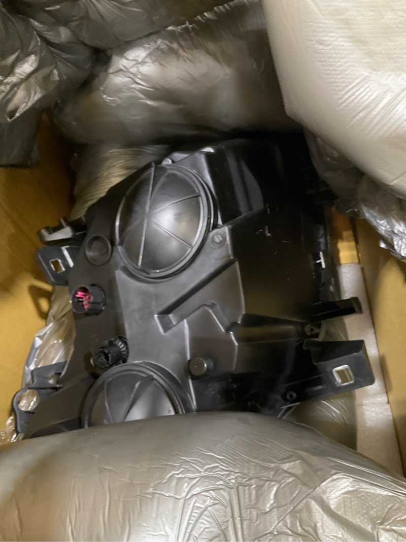 Condition photo showing Good Condition for eagle eyes automotive lamp