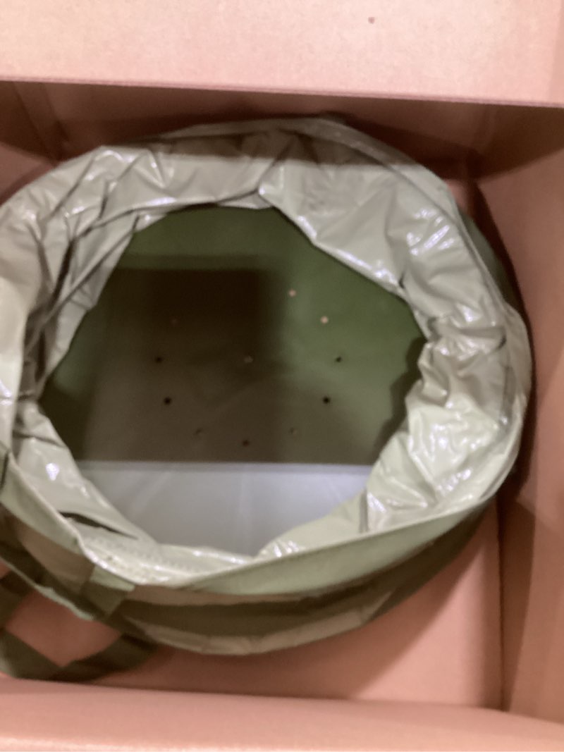 Condition photo showing Good Condition for Fiskars Kangaroo Collapsible Garden Bag with Heavy Duty Hardshell Bottom for Yard Waste, 30 Gallon Reusable Container for Lawn Care and Gardening