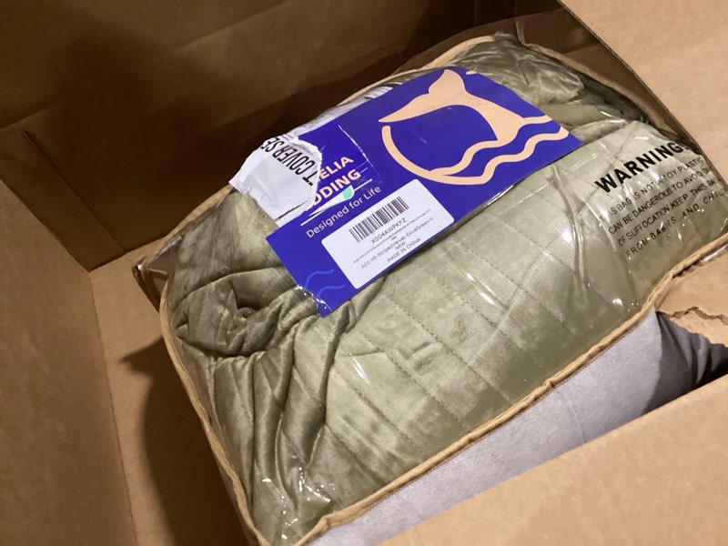 Condition photo showing Good Condition for weigelia Velvet Quilt King Size Luxurious Coverlet Olive Green Bedding Set Striped Velvet Bedspread Set with 2 Matching Pillowcases, for All Season King Olive Green