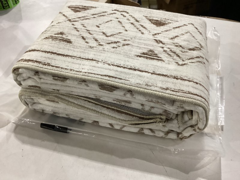 Condition photo showing Good Condition for 5x7 area rug for living room, washable non-slip large area rug, indoor floor carpet low pile soft boho farmhouse rug for bedroom dining room (light brown/cream,5'x7') light brown/cream 5' x 7' (rectangular)