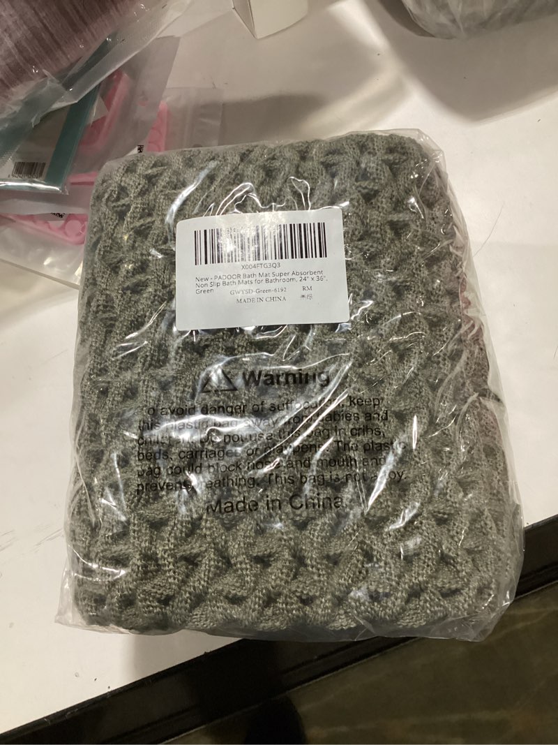 Condition photo showing Good Condition for Checkered Bathroom Runner Rug Super Absorbent Non Slip Bath Mat Modern Woven Quick Dry Long Bath Rugs Washable Runners for Hallways Bedroom Laundry Room Kitchen Under Sink, 2' x 4', Green Green 2' x 4'