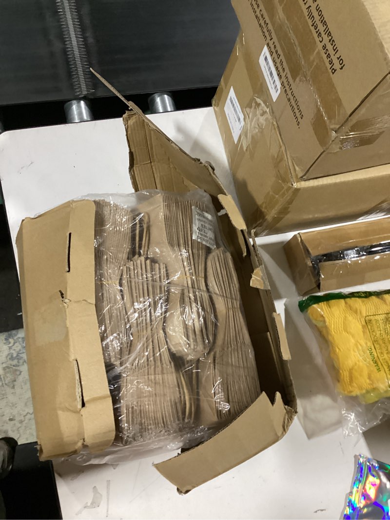 Condition photo showing Good Condition for gift bags 8.25"x5.9 "x3.15" 100pcs brown kraft paper bag with handles for small business christmas bulk, wedding, party favor, shopping, lunch, halloween trick-or-treat bags brown 1 count (pack of 100)