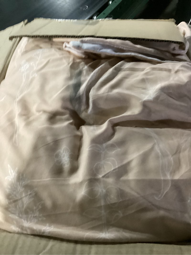 Condition photo showing Good Condition for Love's cabin Pink Full Size Comforter Set - Full Comforter Set, 3 Pieces Cute Floral Bedding Sets for All Seasons,1 Soft Reversible Botanical Flowers Comforter and 2 Pillow Shams Full (79"x90") 06 - Pink