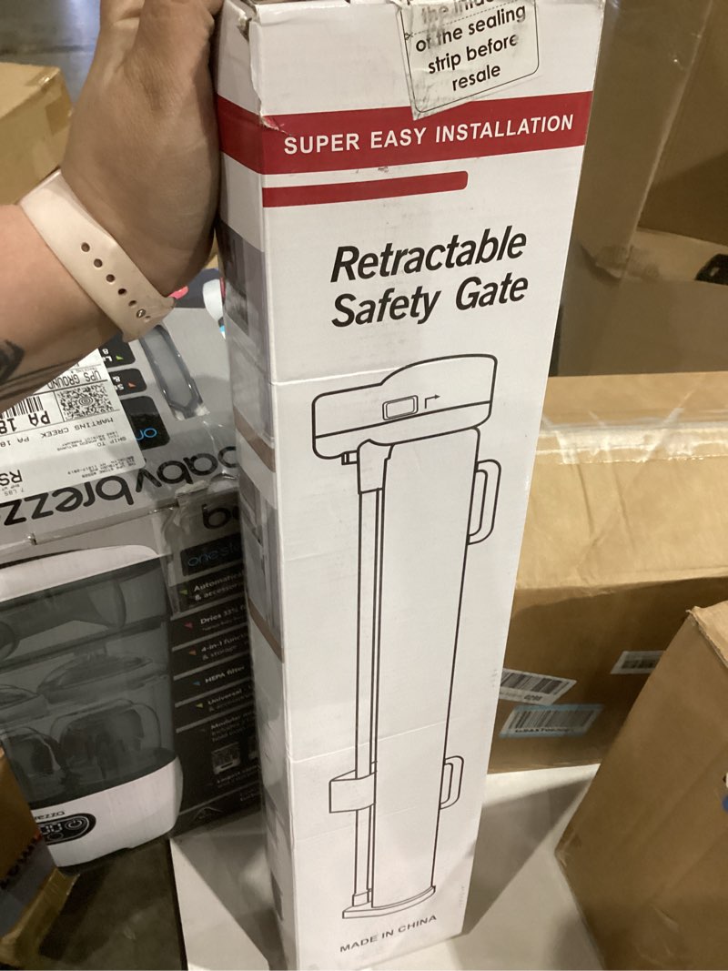 Condition photo showing New/Like New for 20 Inches Tall Retractable Dog Gate to Step Over, Short Pet Gate for Doorways, Extends up to 55" Wide, Step Over Puppy Gates for The House Mesh Doggie Gates Small Dog Gate Indoor Outdoor (White) White Reinforced 20" Tall x 55" Wide