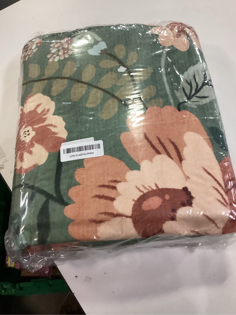 Condition photo showing New/Like New for DCX Sage Green Floral Rug, 5x7 Area Rug Washable Vintage Carpet, Soft Non Slip Stain Resistant, Scalloped Green Rugs for Living Room, Bedroom, Dining Room, Home Office 5' x 7' (Rectangular) Green-multicolor