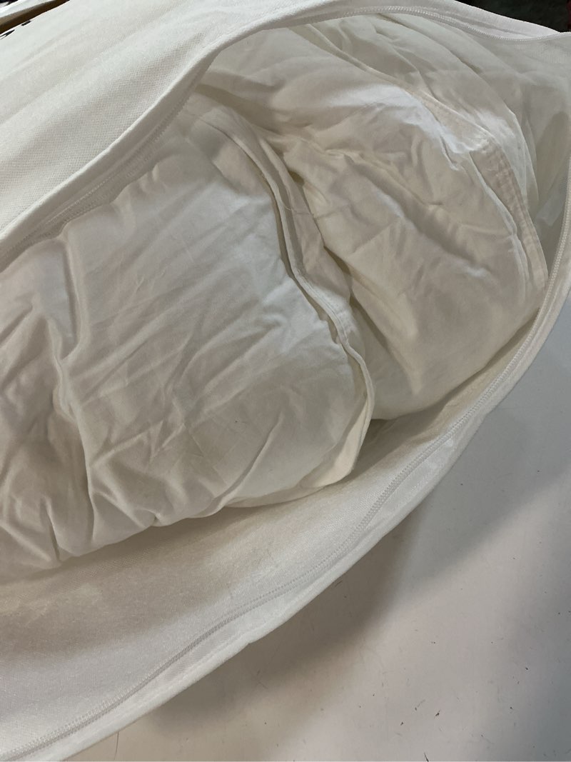 Condition photo showing Good Condition for premium down alternative duvet insert, king/cal king, white