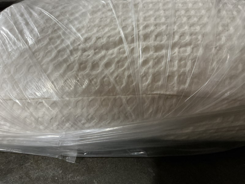 Condition photo showing Good Condition for organic luxe honeycomb duvet cover set, queen, undyed