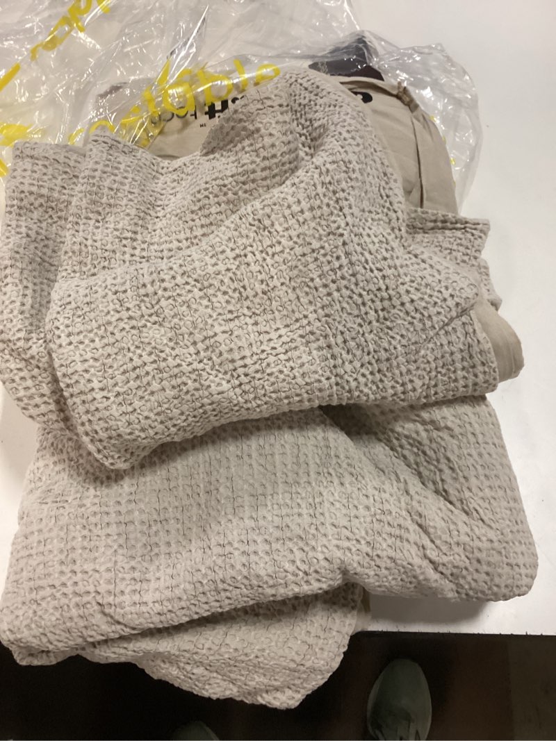 https://lotting-media.assets.bidfta.com/lotting_b3540b4d-df1c-4cf9-9dba-bbc02db90cc3