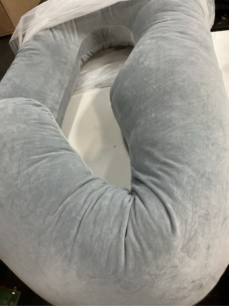 Condition photo showing Good Condition for Momcozy pregnancy pillow