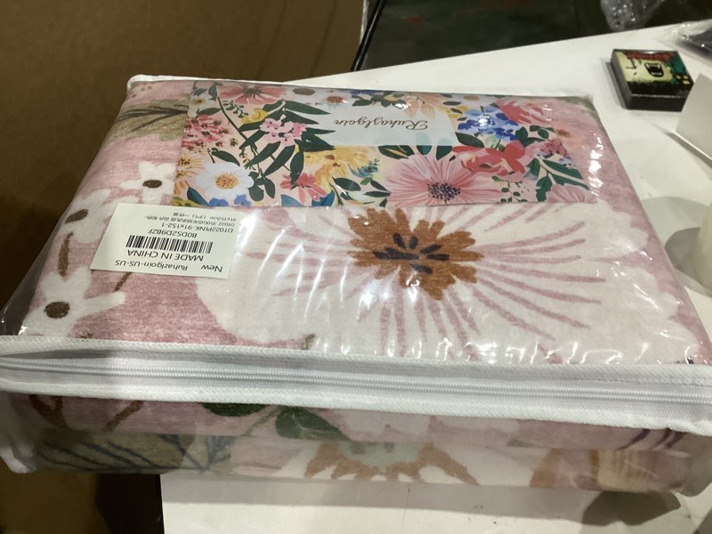 Condition photo showing New/Like New for 2x3 Washable Entryway Rugs Pink Boho Vintage Floral Pattern Non Slip with Rubber Backing Small Rugs Stain Resistant Faux Fur Low Pile Door Mat for Front Door Kitchen Bedroom Girls Bathroom Laundry Pink 2' x 3' (Rectangular)