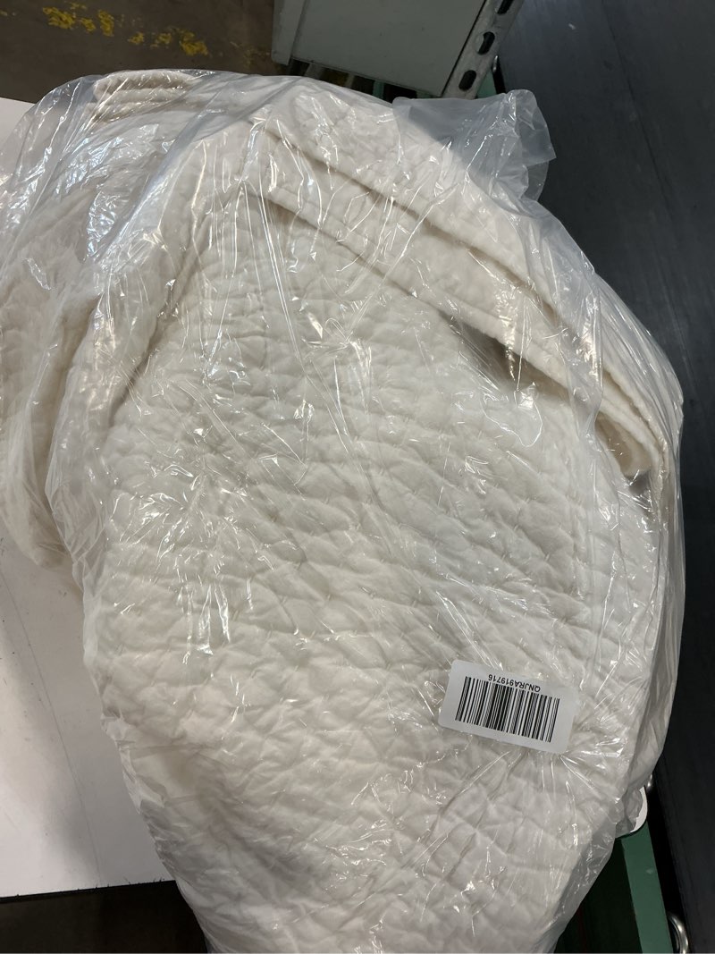 Condition photo showing Good Condition for european linen cotton stitch quilt set, king/cal king, ivory