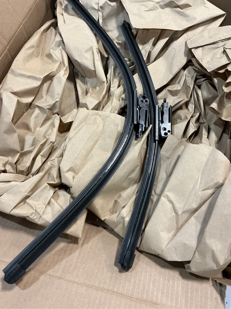Condition photo showing Good Condition for wiper blades