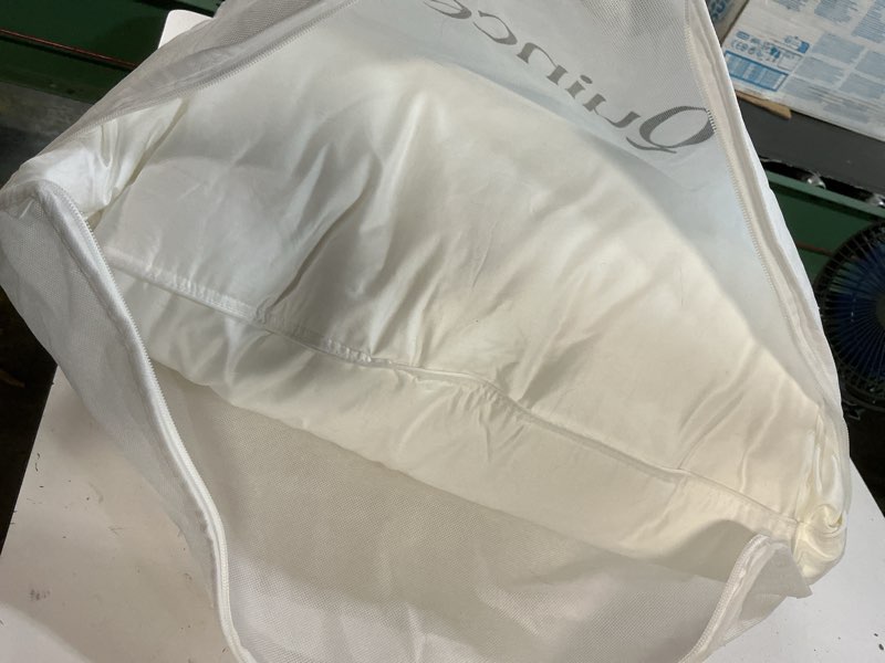 Condition photo showing New/Like New for quince premium down alternative pillow, standard, firm