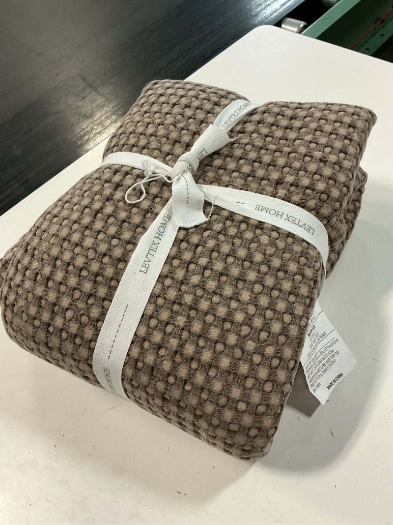 Condition photo showing Good Condition for levtex home - mills waffle - throw - cocoa cotton waffle - throw size 50 x 60in.