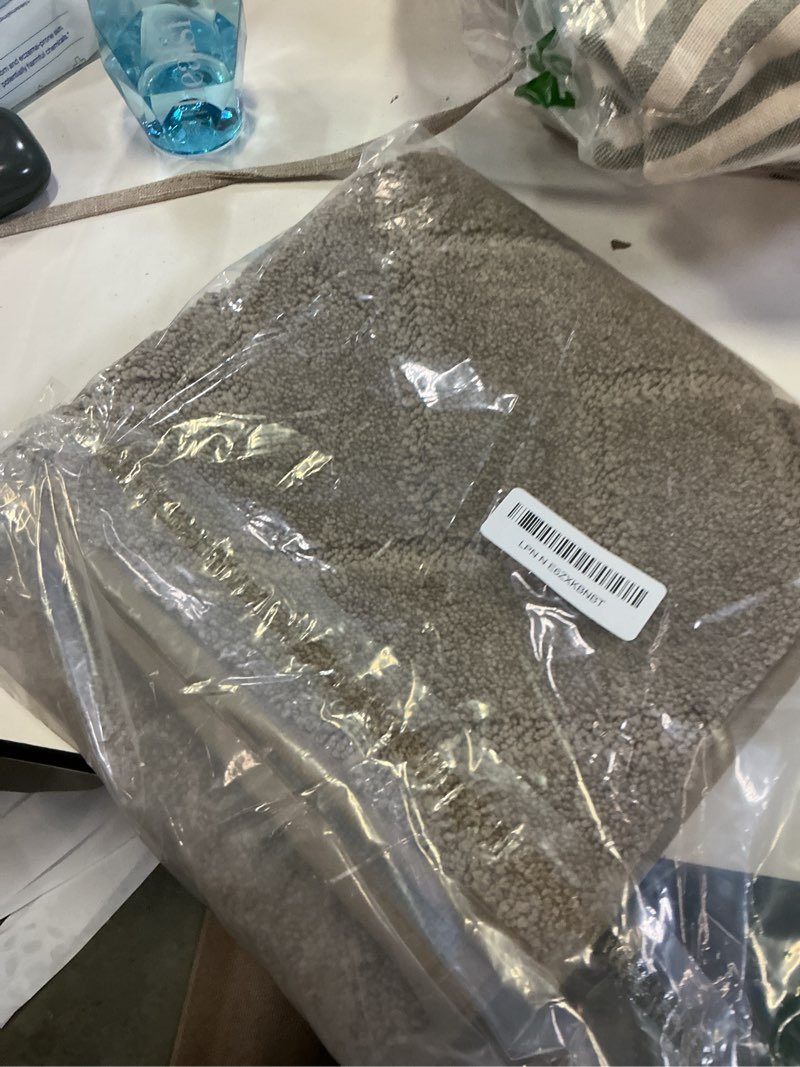 Condition photo showing Good Condition for purrugs dirt trapping door mat 20" x 31.5", non-slip machine washable entry rug, dog doormat, indoor front door mat, super absorbent entryway rug for muddy shoes & paws, taupe taupe 20" x 31.5"