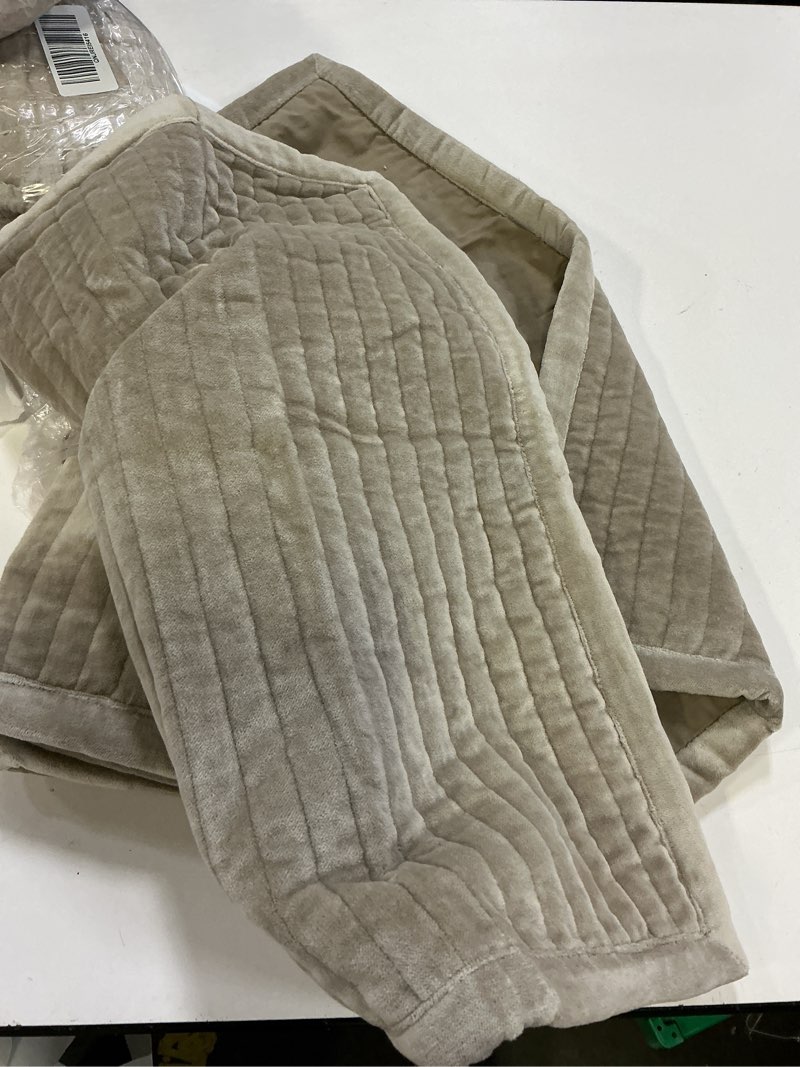 Condition photo showing New/Like New for cotton velvet channel quilted sham set 2 20inx26in