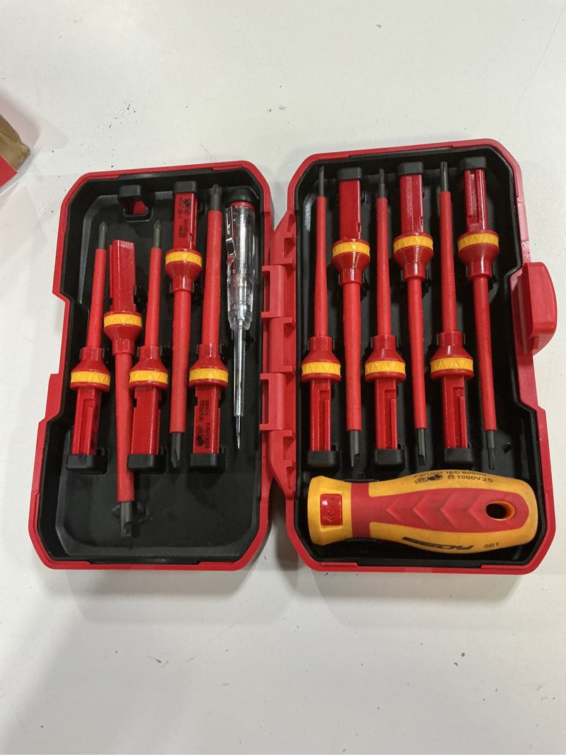 Condition photo showing Good Condition for 1000v insulated electrician screwdriver set - 13-piece professional electrical screwdriver set insulation handle crv steel magnetic phillips slotted pozi torx tips vde & gs certified 13 pcs vde interchangeable pro