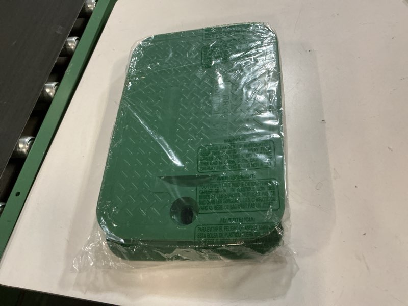 Condition photo showing Good Condition for ebaokuup 2 pcs 12 x 17 inch irrigation valve box cover, rectangular sprinkler valve lids with plug, sprinkler valve cover replacement for outdoor irrigation watering equipment