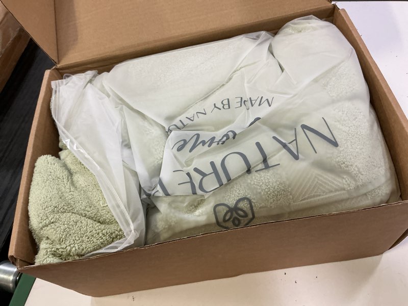 Condition photo showing Good Condition for viscose from bamboo bath towels, set of 6 | super absorbent, quick dry, extra plush | 70% cotton 30% viscose from bamboo | thick & soft 700 gsm luxury shower bathroom towel | color eucalyptus eucalyptus set of 6
