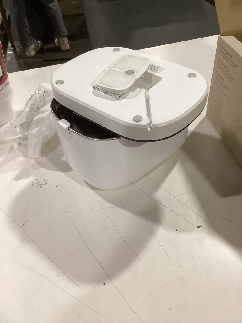 Condition photo showing Good Condition for PETLIBRO Cat Water Fountain, Cordless Pet Water Fountain Battery Operated, 2.5L/84oz Dockstream Water Fountains for Cats Indoor, Cat Fountain with Stainless Steel Tray, Easy to Clean BPA-Free White Cordless Fountain