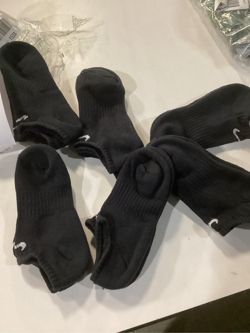 Condition photo showing Good Condition for Nike Unisex Adult Everyday Cushioned Training Ankle Socks (6-Pack) No-Show Small Black/White