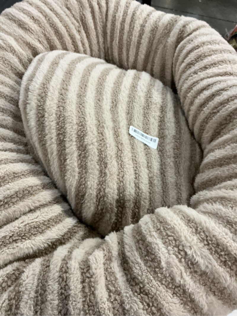 Condition photo showing Good Condition for mixjoy dog bed medium size dogs, washable medium dogs bed with removable cover, cozy donut dog ded fluffy plush faux fur pet bed with anti-slip bottom, 30"x30"x8", white white medium(30"lx30"wx8"th)