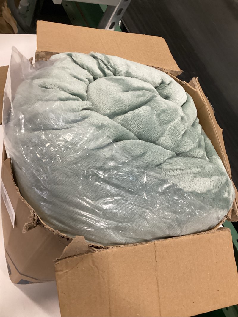 Condition photo showing New/Like New for Bedsure GentleSoft Sherpa Fleece Blankets Queen Size for Bed - Thick and Warm Throw for Women and Men, Soft Fuzzy Plush Queen Blanket for Winter, Sage Green, 90x90 Inches Queen (90" x 90") 04 - Sage Green