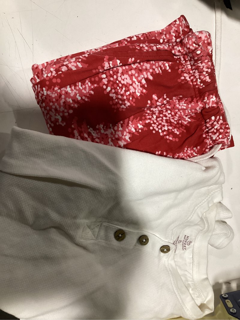 Condition photo showing Good Condition for HonestBaby Family Matching Holiday Pajamas 100% Organic Cotton for Men, Women, Kids, Toddlers, Baby Boys, Girls, Unisex, Pets Mens X-Large Berry Red