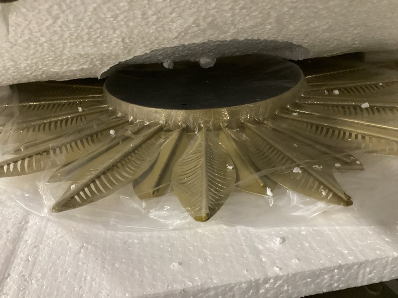 Condition photo showing Good Condition for 24" gold sunburst metal wall mirror – handmade flower design, luxury round accent mirror boho wall decor for bedroom,entryway, dining room & kitchen gold 23.6“*23.6*