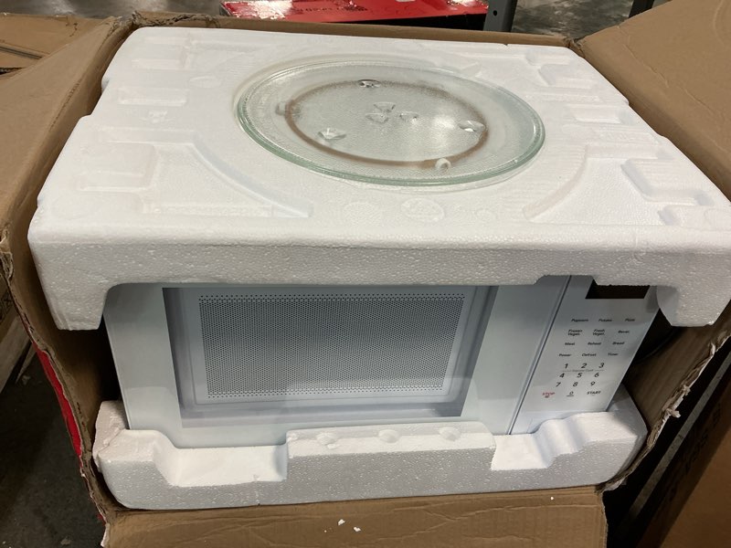 Condition photo showing Good Condition for FRIGIDAIRE EM0953WHTE White Microwave, 9 cu. ft